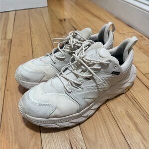 Hoka- Mens Anacapa 1s sneakers, used fair conditions, White size 11.5